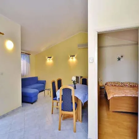 Apartment Pula, Istria 18 *